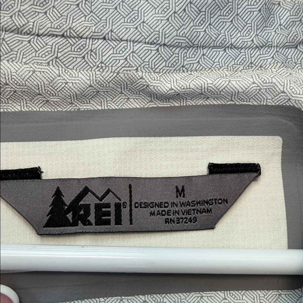 REI beige / Gray‎ Hooded Raincoat - Picture 10 of 15
